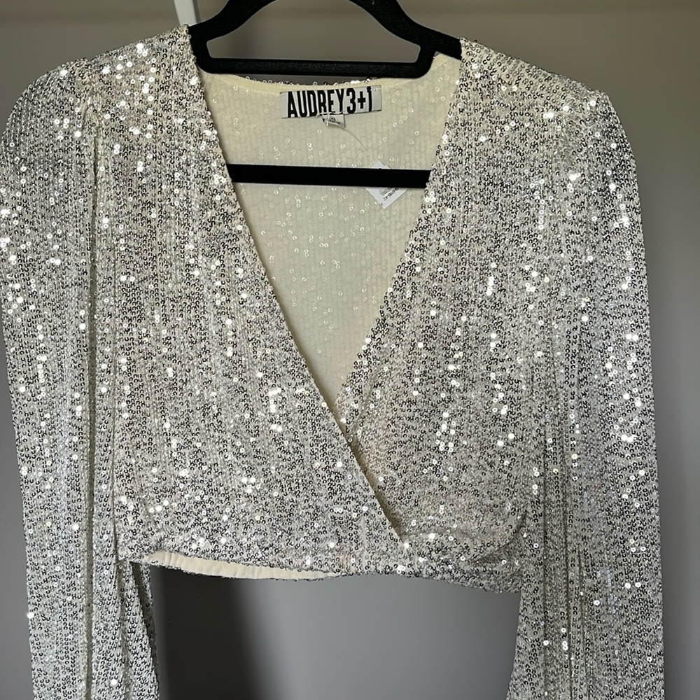 Audrey 3+1 Sparkly Cropped Blouse